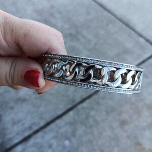 Beautiful Henri Bendel Cuff Bangle